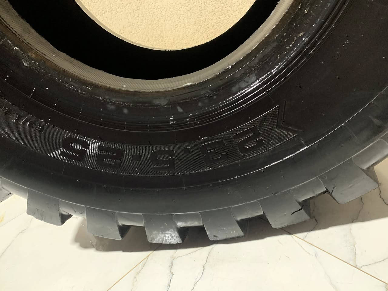 تخم تاير شفل قياس 25.  5. 23 عنوان ميسان ***********
