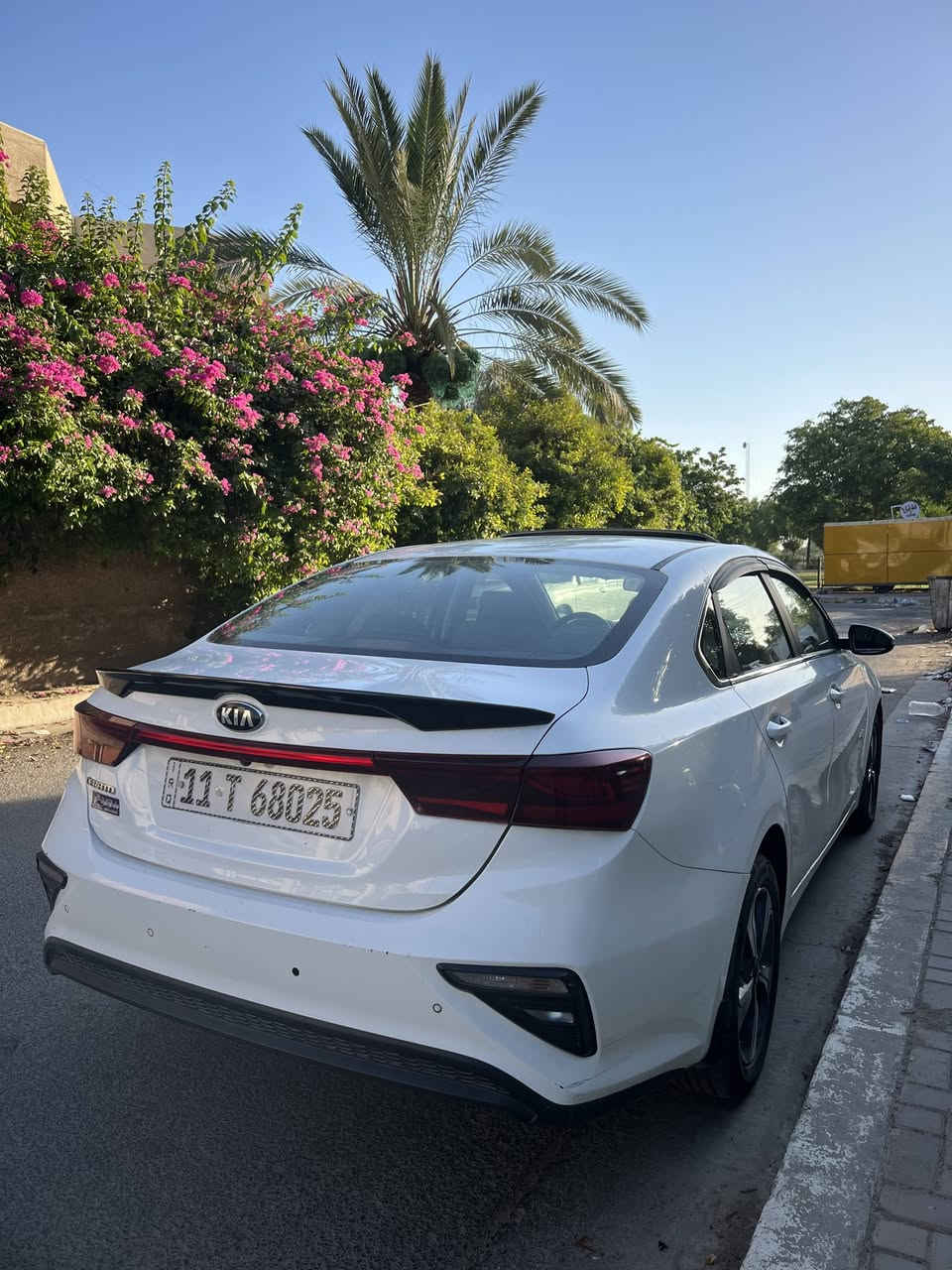 السلام عليكم 
كيا سيراتو 2019 خليجي محرك 1600 سنوية بأسمي
فول مواصفات فتحة / ويل كب / مري شفط /قطعتين تبريد / فول تحكم ستيرن /حساسات وهواي بيها مواصفات 
السيارة ملاحظتين بسيطات بارد كد شبر بالجاملغ ونص الدوسة صبغ اثر شخط والباقي كفالة عامة محرك كير على وضع الشركة
السعر 146 وبيها مجال للطيبين السونار بالمنشور
بغداد / حي الحسين / قرب جسر العامرية ***********
