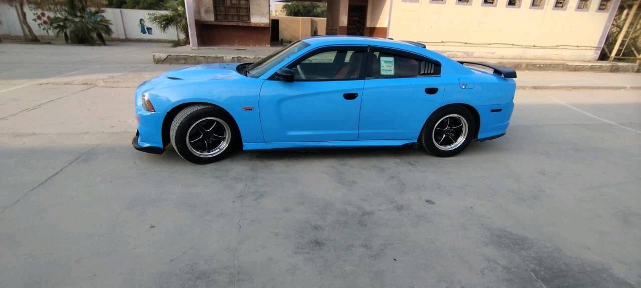 چارجر 13 بسمي مكينه وكير مكفولات من الدرنفيس جدد مديل 17 شديتهن ما صارلهم هواي رديتر جوينات حساسات ثلاجه مجاول بلاكات رسلنك كله جديد حته طبلات المحرك جدد كزوزات رياضي عل ريمون  سياره مصبوغه عام من ازرق نيلي الى سمائي وبل سنويه ازرق غير محدد مكينه هيمي بيه باب وجاملغ اكفلك مكينه وكير واصوليات والباقي شوف عينك   135 وبيه مجال الطيبين ملاحضه البياع شراي لا يخابر   سياره بيع او مراوسه 