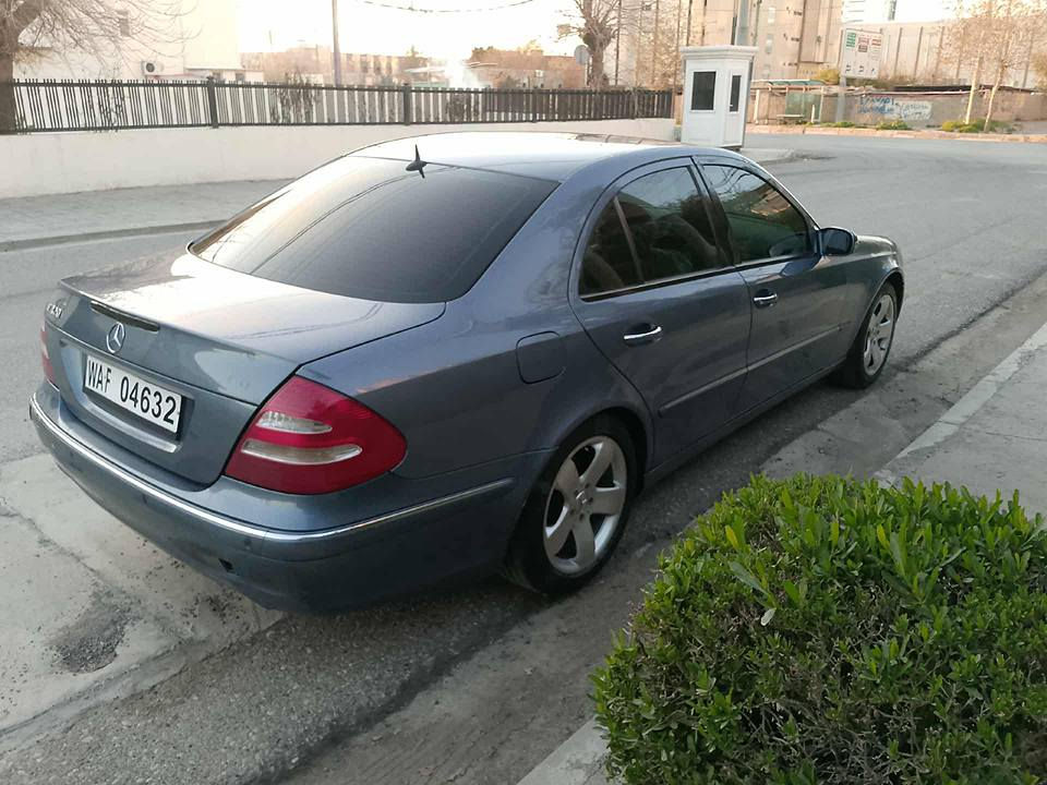 مارسيدس ئيكلاس مؤديل ٢٠٠٥مةكينة ٣٢٠ ڤي فرؤشتنو گؤرينةوة بةشتئك بةدلم بئ دوو پارچةي بؤياخة فولة تةنها سلايتو پةردة نية مةنةفئستي خؤي لةگةلة نرخي ٦٥وةرةقة *********** هةولئر أربيل, العراق
