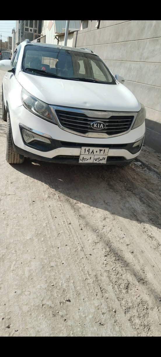 سبورتج موديل ٢٠١١.سنوية ساقطة من ٢٠١٦  .. صبغ عام.. 
***********.السعر ٩٠ وبيها مجال.
