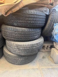 طقم تاير كوري • نضيف • ٢٣٥/٦٠/١٨