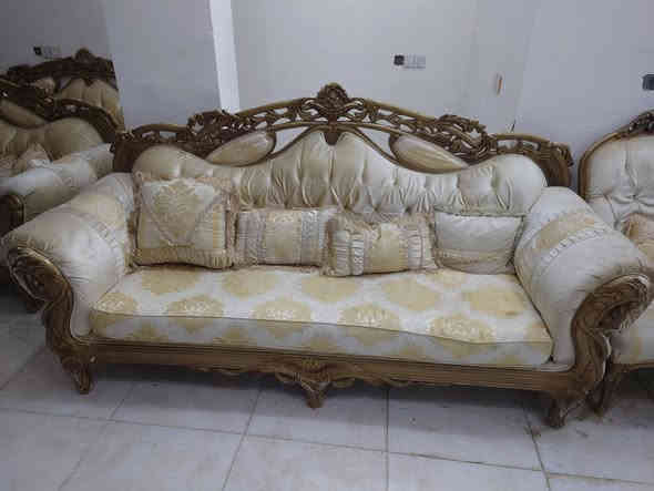 تخم ملكي مستعمل للبيع ب325 لاكسر لا شك مكان داموك شارع المثلث مقابل مجمع الباشا للاستفسار الاتصال على رقم *********** او راسلني خاص
