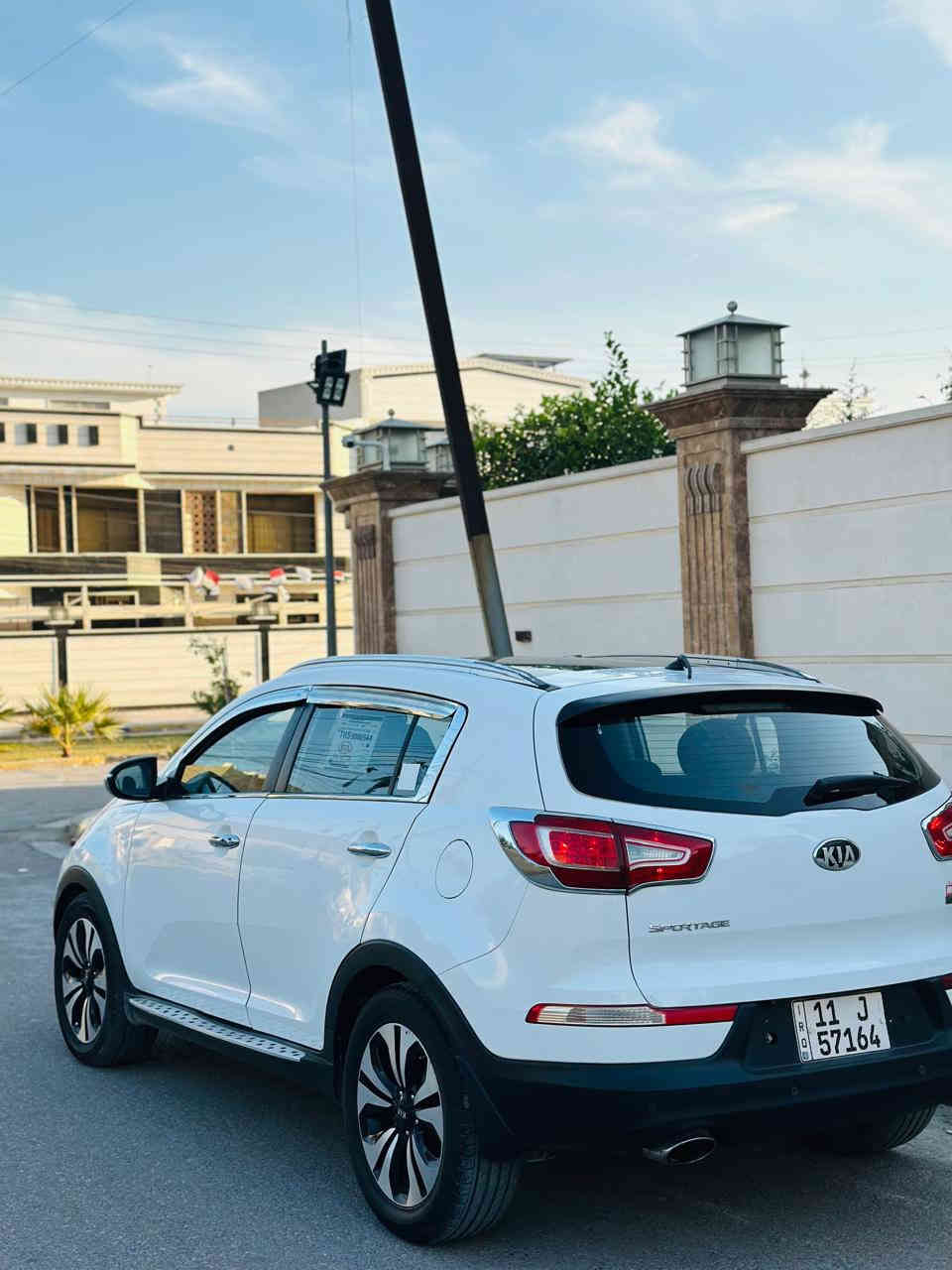 سبورتج خليجي كفاااله السعر 137 موديل 2012 السياره جديده التصال ☎️ ***********
*المواصفات فول عله فئه 
*بني رامه 
*بصمت تشغيل 
*كشنات جلد 
*مري شفط 
*تبريد قطعتين 
*كامره خلفيه دواره 
*حساسات ماميه خلفيه 
*فوال تحكمات ستيرن 
*الد مامي خلفي 
*كشنات تفئه+ كهربائيه 
*مقاعد خلفيه تفئه 
*ستيرن تفئه 
السياره فوالل وبعد بيه هواي مواصفات                     👇
مكان السياره بغداد التصال *********** السعر 137 وبيه مجال.
