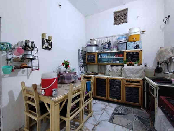 يتكون من: 

غرفه + صاله + مطبخ + ديوانيه + ترك 

جميع الخدمات متوفره: 

1-ماء

2-كهرباء

3-مولد سحب 

4- تبليط

العنوان سوق الشيوخ حـي الجوادين شارع ام البنين

للأستفسار الاتصال على الارقام التالية 

(***********) واتساب

(‏‪***********‬‏) اتصال
