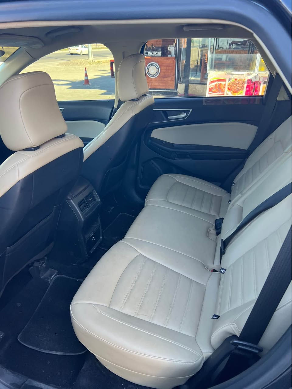 ford edge 2023

سياره كلين  تايتل داخل زه ر بى سبوغ 
موديل 2023
مواسفات SEL 
رەنگ نفطي
مەکینە 2.0 turbo  V4
دەبل ئەکسل AWD
شاشە تیسلا
بەسمە  + دەرگا بەسمە 
بریک بەسمە
کوشین هیتەر + جلد + کارەبای
رادار 360  دەرەجە(پیشەوە + دواوە + ئاوینە)
ئۆتۆ بریک پئشەوە + دواوە
حەساس
ماوەی رۆیشتنی 110mil
کلین بی سبوغ  بي ايرباك سعر   179كمك مجال 
ژ.م *********** / ***********
وتسێاپ شوين ئاكري أربيل, العراق
