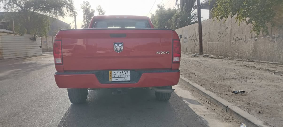 السلام عليكم
رام كلاسك 2018 
محرك 6 سلندر 3600
فورويل كامرة خلفية
باب قصير بدي طويل
تخم تاير جديدة
السيارة بدون حادث كلين كلش جديدة شرط بدون شخط
رقم بغداد شرط التحويل
مكان السياره بغداد ***********
السعر 175 ورقة وبيهة مجال لشراي
