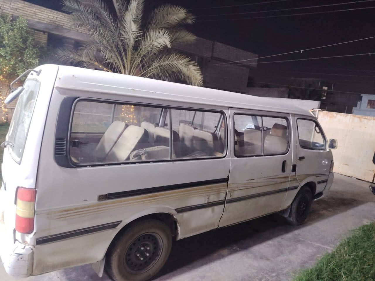 فتون للبيع موديل 14 الرقم الماني . سنويه ساقطه صار 4 سنين.   هيئه وغرامات مليون ونص  مكان السياره بغداد السعر 45 ورقه
***********
