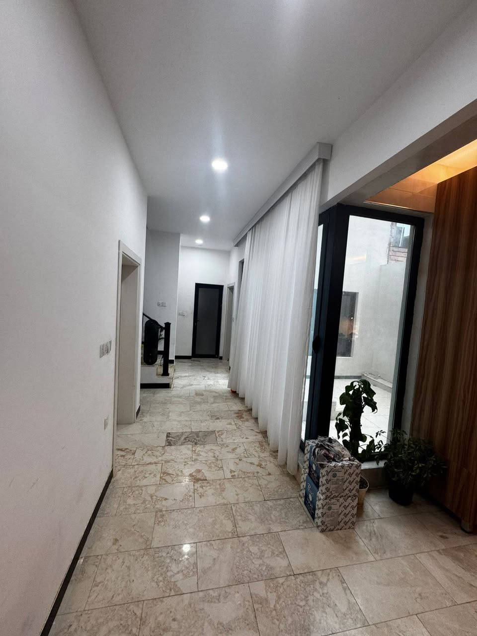 السلام عليكم
بيت بلوك ١٨ الربع الثالث
جاهز للسكن استلام مباشر البيت جديد متكون من ٣ غرف نوم
وهول داخلي
صاله ضيوف
مطبخ
حديقه داخليه وحديقه خارجيه
كراج سياره
السعر كاش جداً مناسب
للأستفسار ***********
