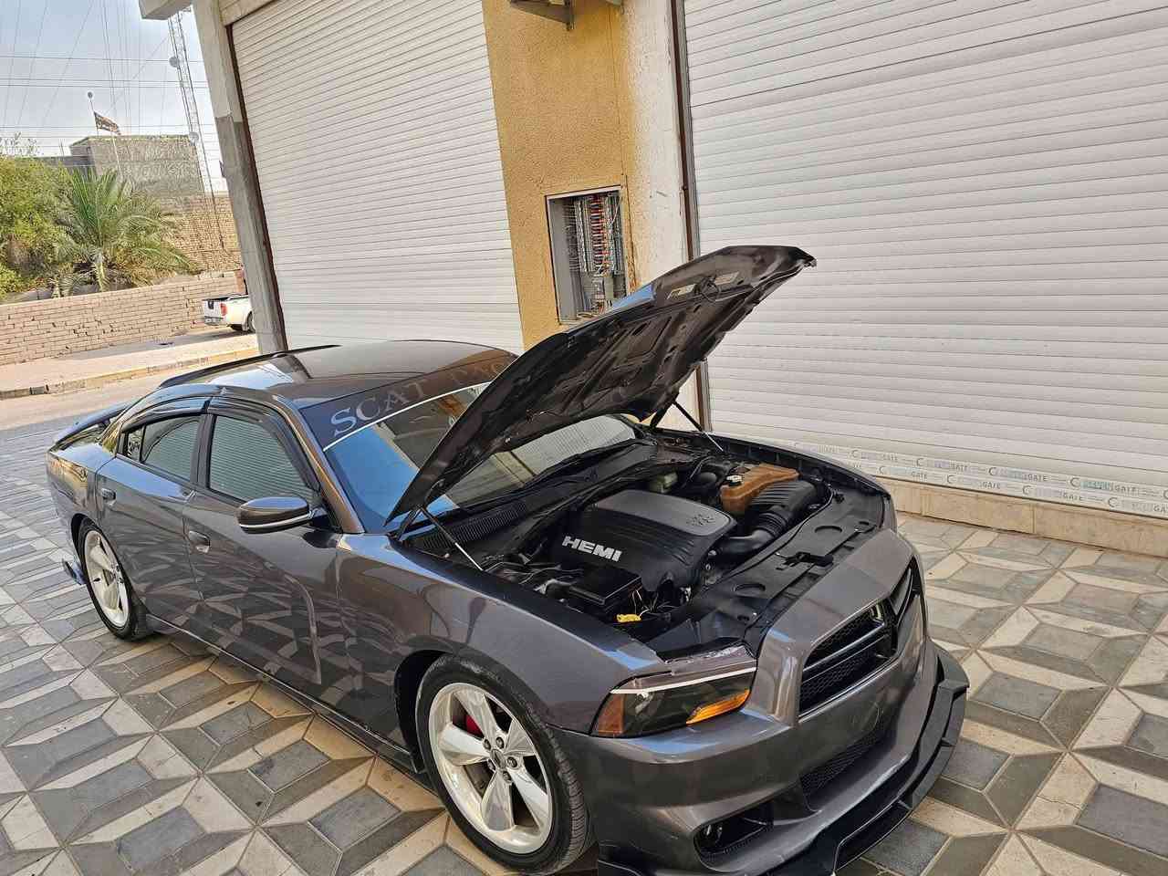 السلام عليكم شباب 
*جارجر ٢٠١٤  هيمي 5700 فول عدا الفتحه 
*شباب السياره نضيفه وجديدة حيل 
*ويل كروم 
*حدادة ١٠٠٪؜ توني نافضها من الدعاميه للدعاميه 
مكينة جديدة توني شاد بالجيس عليها شلعه تشلع التبليط ثاني تبديلة دهن الها 
شباب سيارة اكفلك مكينه كير حدادة كهربائيات وضربه قويه 
*كشنات تدفئة
*شاشه srt 
السيارة بيها صبغ اربع قطع بدون معجون اثر جراد والتقرير موجود عندي 
*حادث السيارة جاملغ  السايق  
السيارة حلوة وناصبة وما تصرف عليها ربع دينار 
مكان السيارة البصرة الجبيلة 
موجود اتصال او واتس فقط 
السعر ١٣٨ وبيها مجال قليل للشراي 
***********
