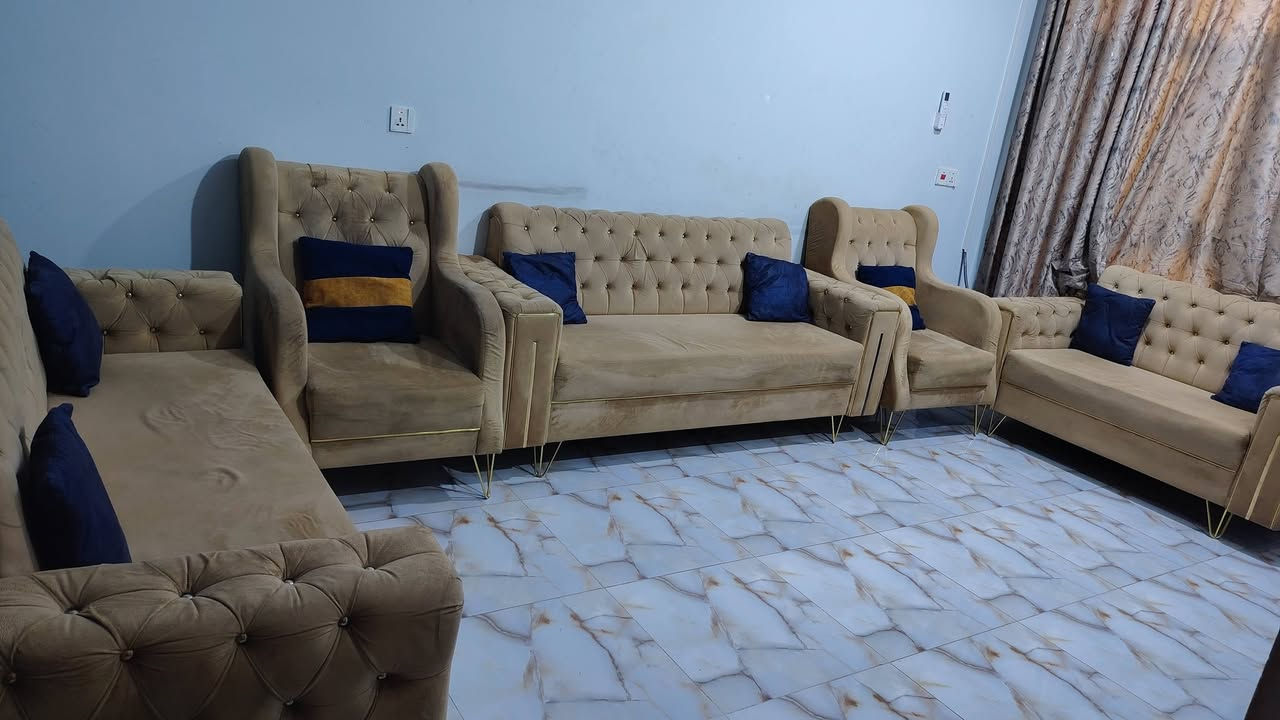 قنفات للبيع عشرة مقاعد ب400 وبي مجال بغداد الشعب الثعالبة


**إذا كنت صاحب هذا الإعلان وتريد حذفه لأي سبب، رجاءا أرسل رسالة إلى الدعم الفني**
