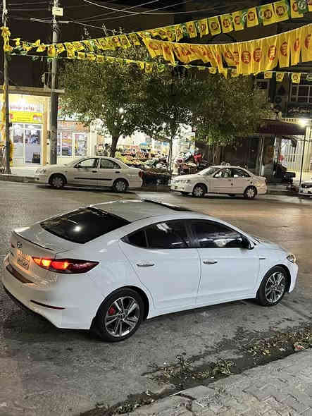 هؤندا ئەلنترا٢٠١٩نمونە لە جوانی دەپارچە رەشە لەسە ساخەی بستەک سبوخی هەیە لە چاملخی پشتەوە باقی دیکە هیچی نیە رەقەموو سەنەوی بەسە چوە ١٦٠ هەزار رؤیشتوە چوار تاوو ویلی نوێی لە ژێرە گێرو مەکینە کارەبایەتی هەمووی بەشەرت رەقەم موبایل *********** سوران
