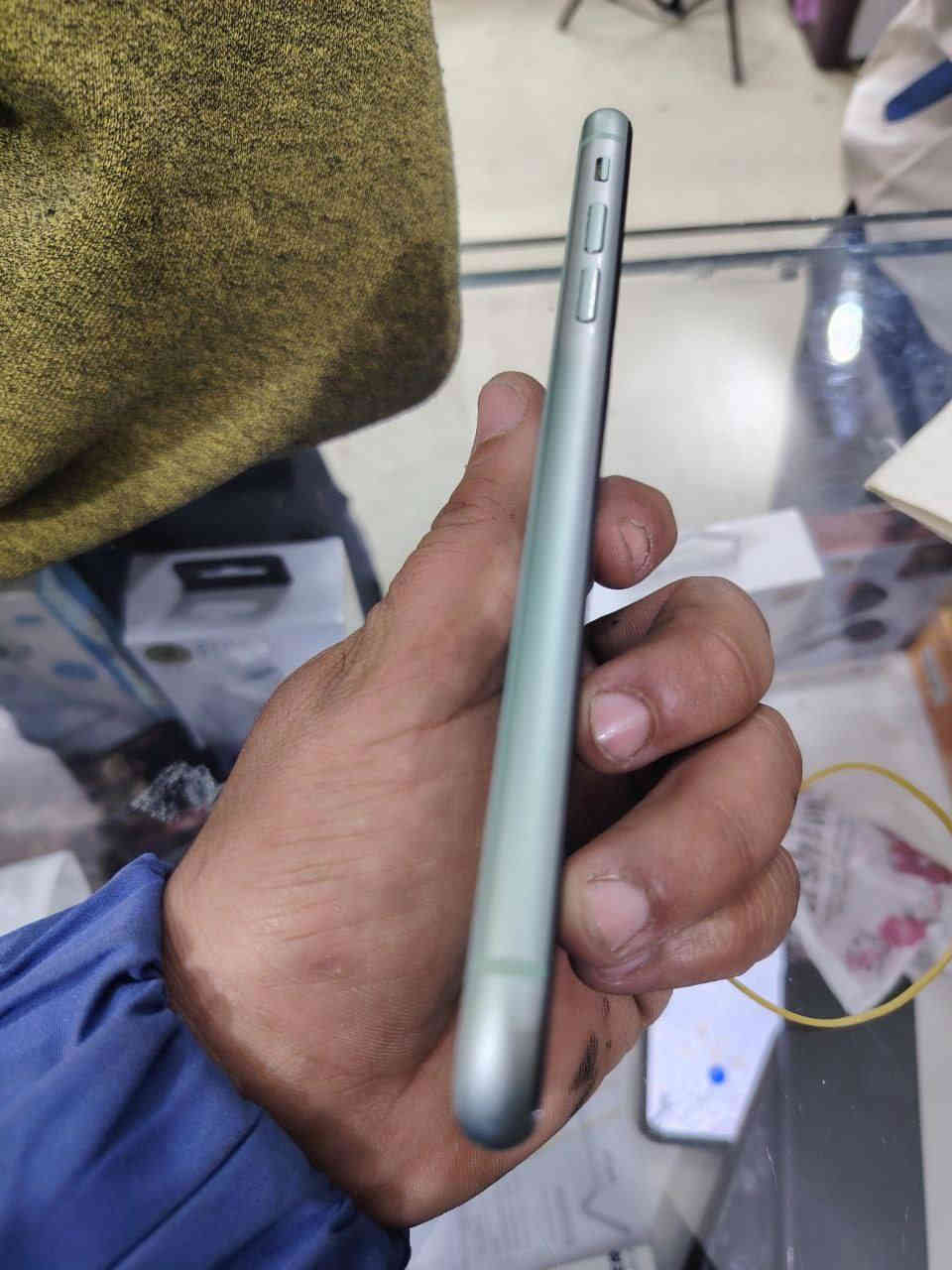 السلام عليكم
ايفون 11عادي جهاز نضيف
مبدل بطارية تفصيخ تقرة نسبة 95
والباقي كلة علةوضع الشركة 
العنوان مدينة الصدر حي طارق 
السعر 280وبي مجال الطيبين 
الرقم ***********
