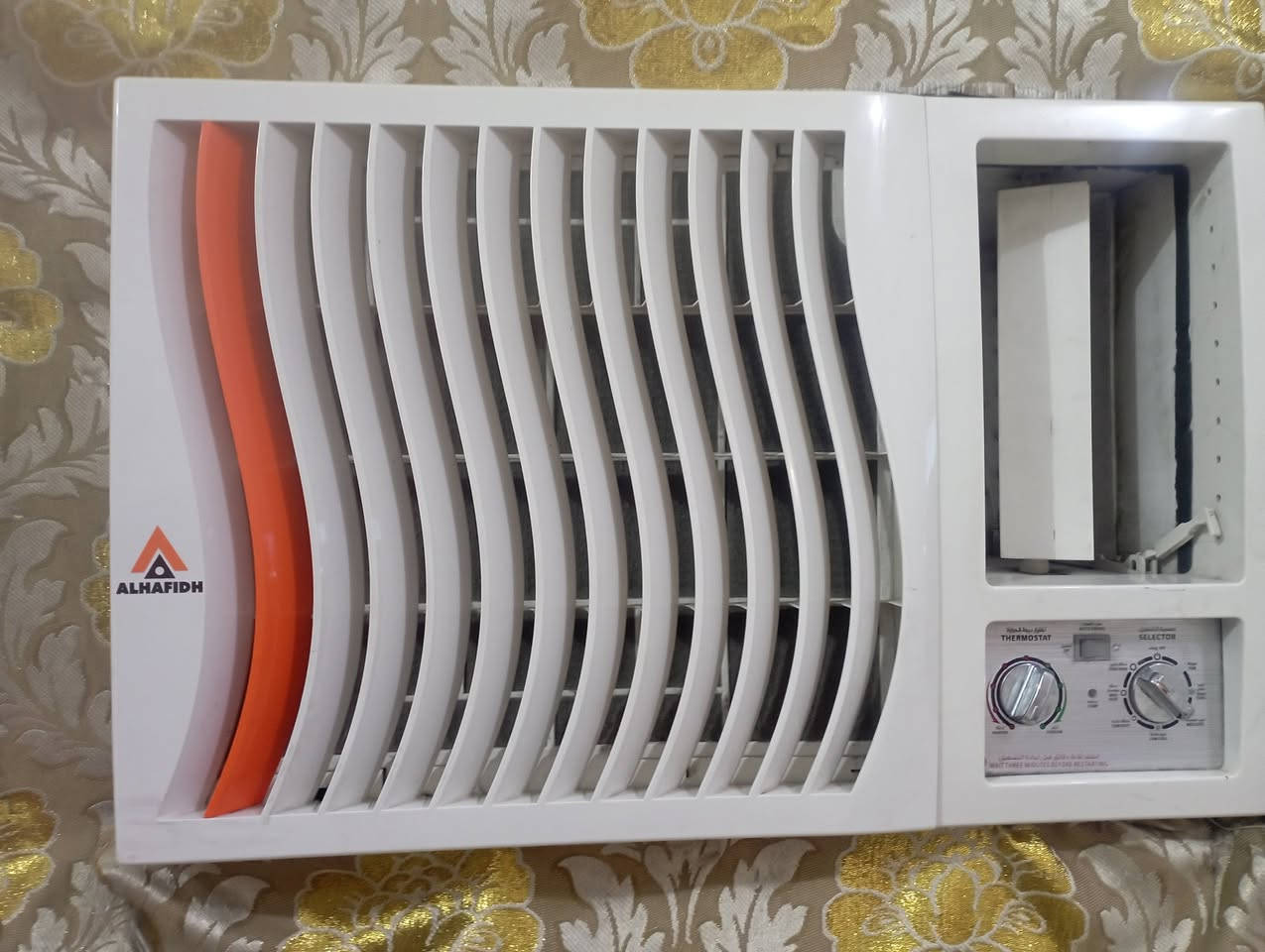 السلام عليكم مرخصة صاحب الكروب عندي هذا المكيف حيل نظيف للبيع السعر ٣٠٠بي مجال قليل الشراي يتصل ***********
