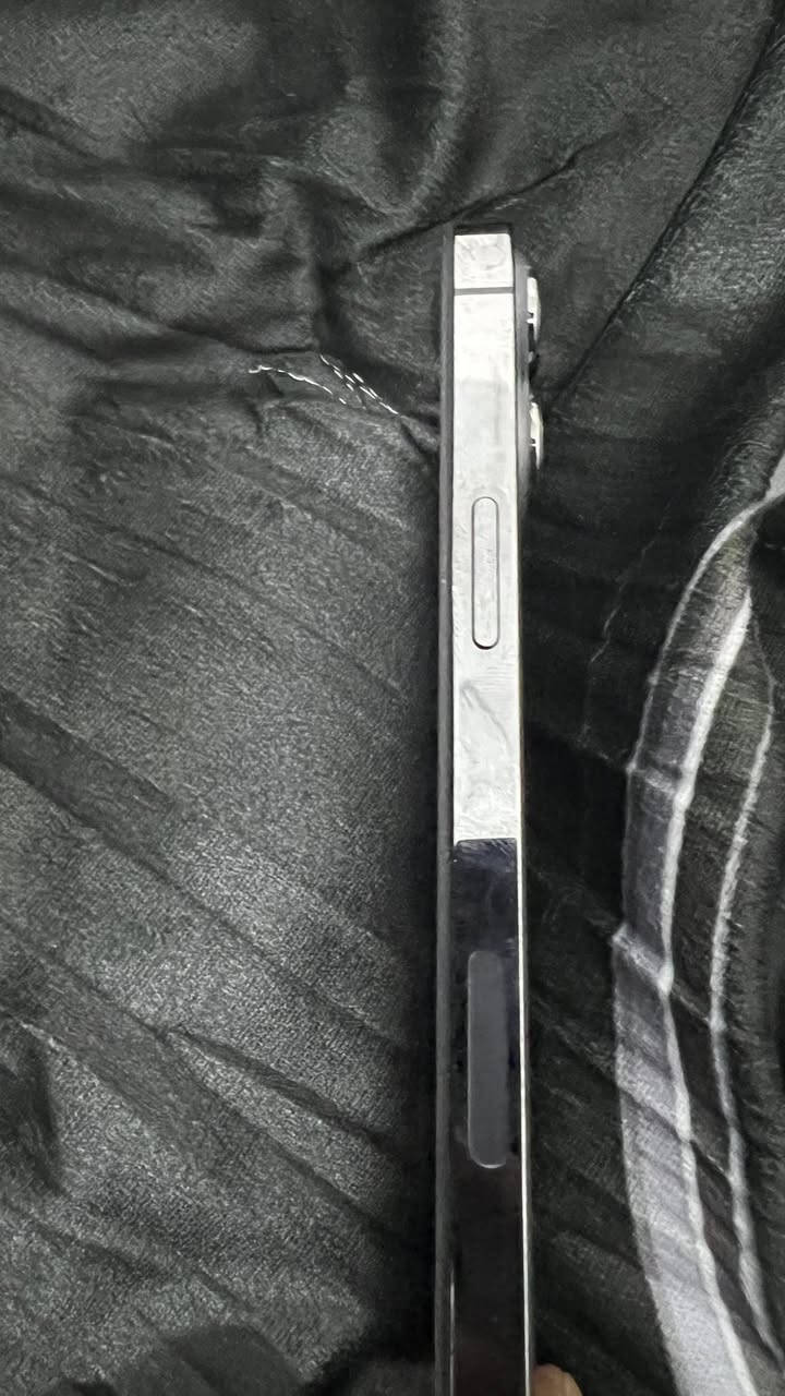 ايفون 13 برو ماكس مبدل شاشه فقط والضهر بي فطر
البطارية 82
بدون ملحقات 
الكارتون ضايع اكفله الك من ايشي 
مكاني البصره الحيانيه ***********
