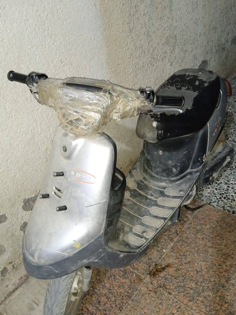 السلام عليكم دراجه بطه للبيع مكفوله مكينه مبدل بيه بس كابريتر وبلكات وشغاله شلعه ومعدل يعتاز بس كفرات وبنزات مال بريك السعر 175 وبيه مجال للطيبين للاستفسار *********** العنوان ميسان حي الحسين القديم مقابيل ساحة الرمل وبل خدمه
