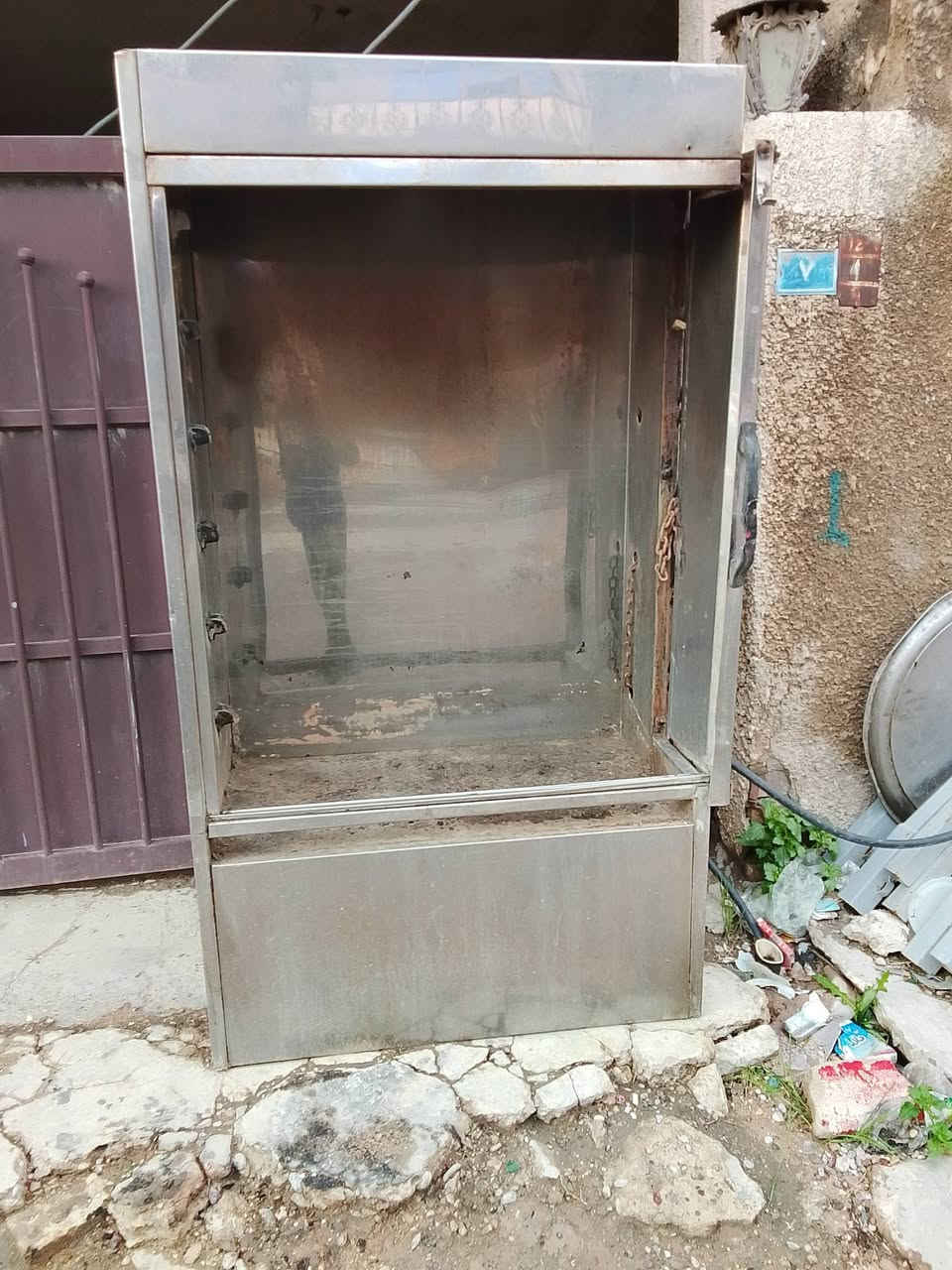 سلام عليكم غراض مطعم الئ البيع. ***********
