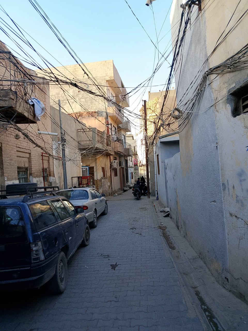 للبيع مشتمل يعتبر قطعة ارض ملك صرف طابو مساحته 68 بسند واقع حال 100 متر وجه البيت 13 متر × 10 الموقع ديالى بعقوبه المركز السراي خلف تجاري على اخريسان 
الاستفسار اكثر اتصل على الرقم يوجد وتساب وتفاصيل اكثر عن سعر البيت ***********
