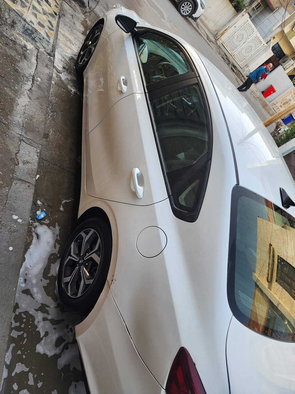 السلام عليكم فورتي ٢٠١٩صور الحادث مرفقه ليبل واحد بدون ارباك بيه بارد الجاملغ الخلفي كد شبر السعر١٢٧ وبيه مجال كير atللتفاصيل اكثر ***********مكينه مبدل راجز
