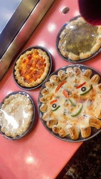 خلفة بيتزا وسناكات ومناقيش ومقبلات متفرع للعمل رقمي 07717345793 يوجد و...