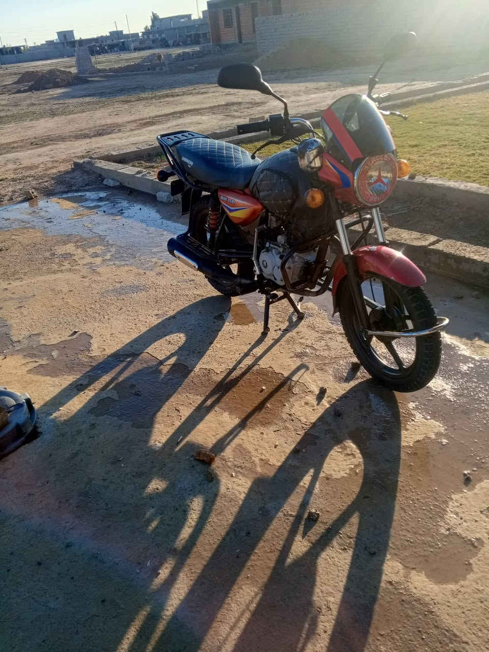 السلام عليكم بوكسر موديل19دراجة نضيفة اي نقص ما بيهة مكينة تخبل الشراي يتصل ***********المكان ديالى خان بني سعد  (السعر مليون و50بي مجال شي بصيط )
