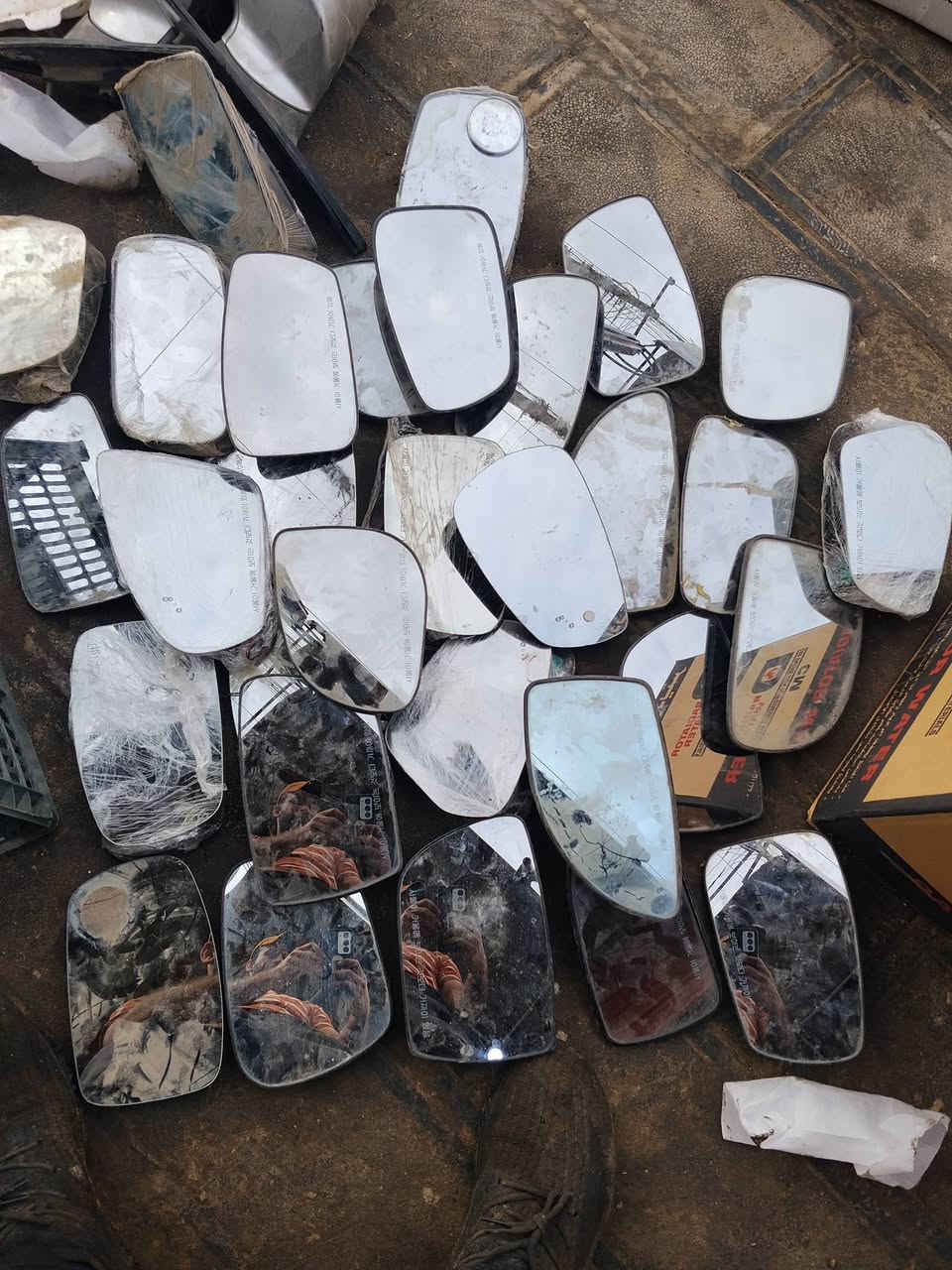 جام مري.   جمله جمله جمله. القطعه ب 7 شلعه 
كوري. سوناتا. وبتيمه 2012. 2013 
فورتي 2019. يعني مشكل.  بس كلهن سيارتنه الي بسوك. حاويه. تفصيخ وكلهن نظاف ملكطات.    ام رادر.  البلادي شرط.     اخواني مابيع واحده شرط كلهن. *********** يوجد توصيل
