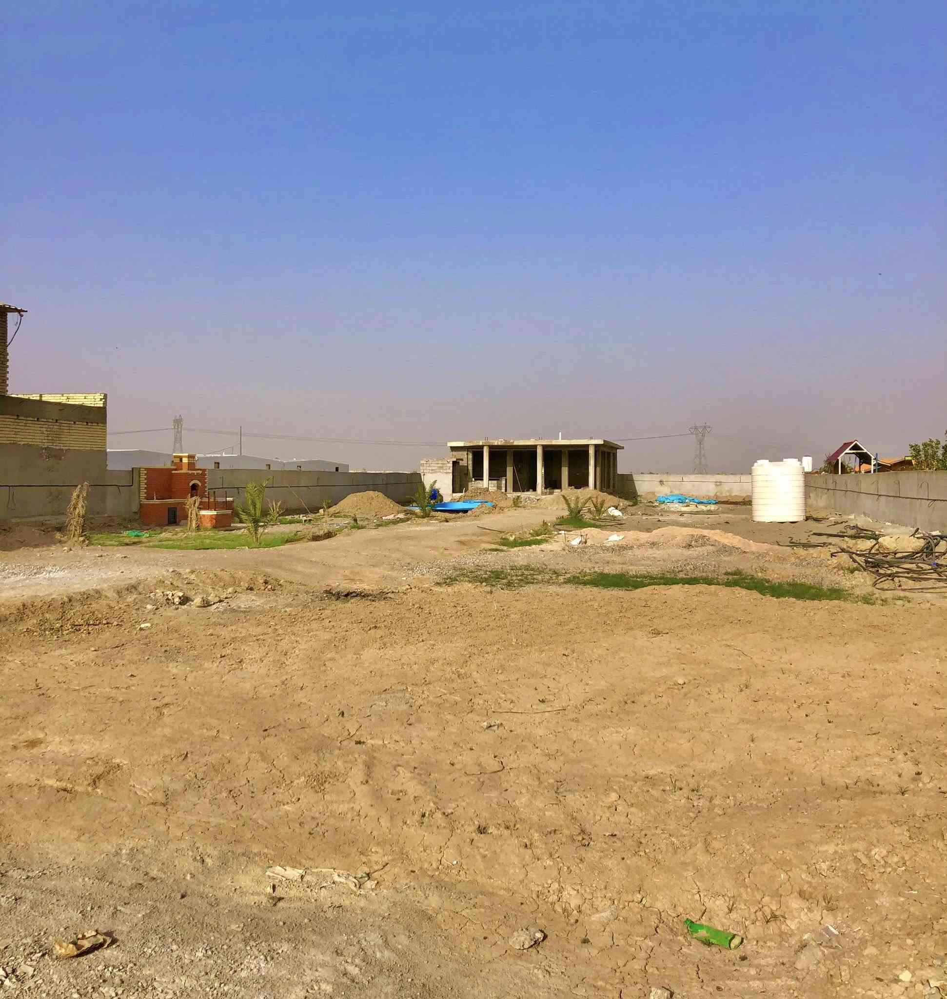 السلام عليكم :👋
دونم للبيع مسيجة: 🏕️
1-تحتوي على دار هيكل 140 متر 🏠
2-مسبح 8x4 جاهز 🏊‍♀️
3-باربكيو شواء 🍖
4-غرفة استراحة 5x11
5-تانكي 10 الف لتر
6- 15 نخلة صغيره 
التفاصيل :
الواجهة :2️⃣7️⃣
النزال: 9️⃣0️⃣
جنس الارض : طابو زراعي سند بأسمك من دائرة طابو المدائن
خدمات كاملة كهرباء مي تبليط،
الدونم يبعد عن محرم سريع بغداد الكوت1200 م
..
موقع الدونم 📍: بغداد حي الوحدة قبل سيطرة الخروج بغداد الكوت خلف المطحنة
 من بسماية لغاية الارض والوقت المقدر 20 دقيقة ،
..
تحويل على طابو المدائن وفتح بيان باسم المشتري ويستلم سند باسمه ،
لطلب السعر 💬: التواصل برسالة على الخاص


**إذا كنت صاحب هذا الإعلان وتريد حذفه لأي سبب، رجاءا أرسل رسالة إلى الدعم الفني**