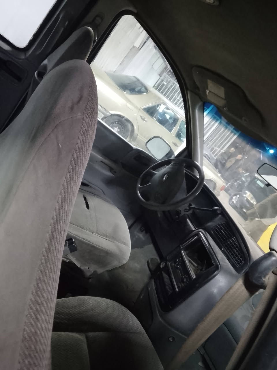 سلام عليكم فورد ويندستار موديل 2002 سيارة كير شادي جديد بس مرابطين كهربا ومكينة بيهة خربطة رقم بغداد تحويل ثانيوم مستعجل عل بيع سعر ٣٥ وبيهة مجال ***********
