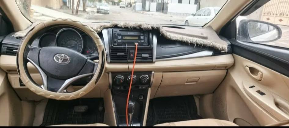 تويوتا يارس ٢٠١٥ 
محرك وكير شرط 
رقم وسنوية جديد بسمنا 
بيها بطاقة بانزين
بيها اربع قطع صبغ ومكانين بارد 
*********** كركوك, العراق
