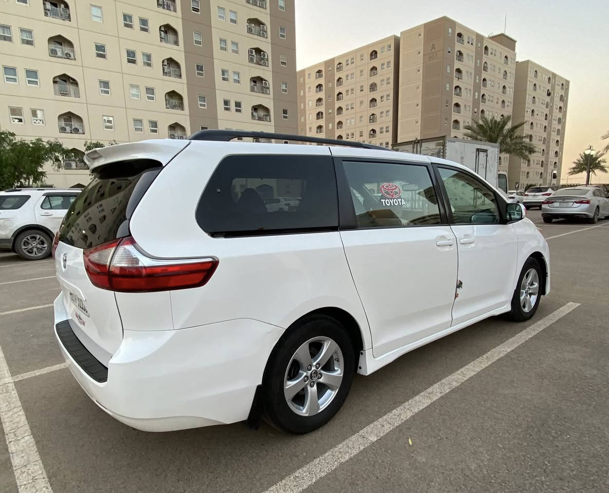 البيع تيوتا سينا موديل 19 السعر 220/    ***********
