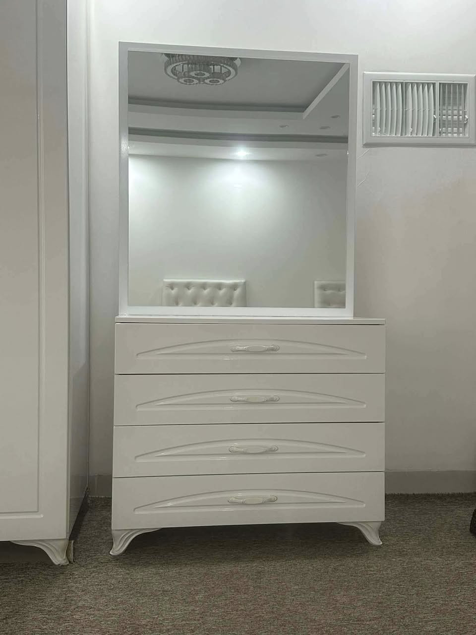 تاغمێکی زۆرتازەو بێ عەیب پێنج پارچەیە بەدۆشەکەوە دوملوێن زیاتر پێدراوە بەکەمتر بەئەفرۆشرێتەوە 
شوێن هەولێر


**إذا كنت صاحب هذا الإعلان وتريد حذفه لأي سبب، رجاءا أرسل رسالة إلى الدعم الفني**