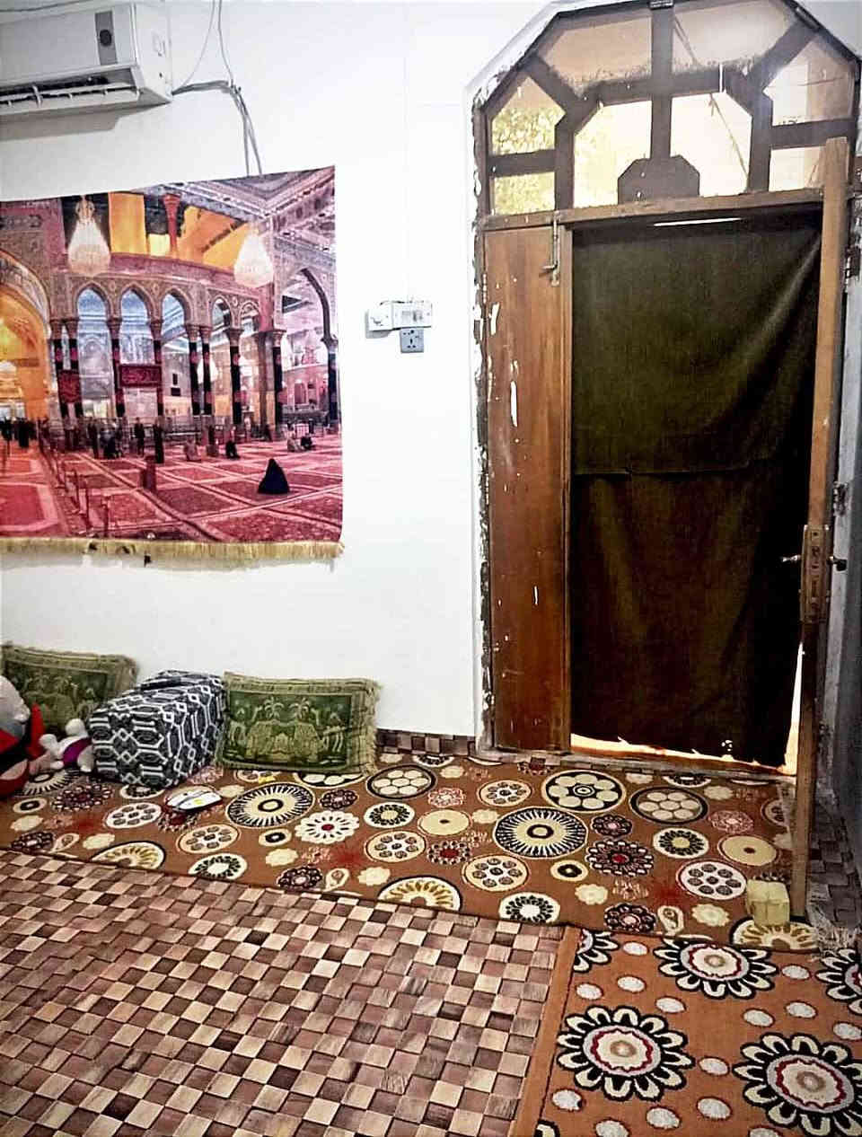 السلام عليكم اسعد الله اوقاتكم🤍

ملاحضه:البيت حاليا فارغ وجاهز للسكن 
🛑#دار سكن للبيع  بناء قديم 2014

# المساحه 170م

..................... 

🛑# نوع العقار طابو صرف زراعي بإسم عراقي

🛑# وكاله ومكاتبه نسخه من طابو

................... 

🛑# يتكون من غرفه2 كل غرفه 4×4وصاله وموزع واستقبال 6×4 ومطبخ وصحيات حمام في الداخل وتاليت في الخارج 

🛑#يبعد عن الشارع الداخلي السايدين  وقبه بو الجوزي مشي سيرا 5 دقائق أقل النصف كيلو  عرض شارع البيت 7 ونص متر  

🛑#  جميع الخدمات متوفره مدارس وماء و كهرباء و مجاري 

🛑# خلف البيت نهر بزل للمجاري ماتحتار بيهن 

🛑# العنوان البصره ابو الجوزي مقابيل قبه أبو جوزي  وتدخل بلفرع 

...................... 

🛑السعر 60 وقابل للتفاوض... 

🛑الاستفسار📞 *********** *********** البصرة, العراق
