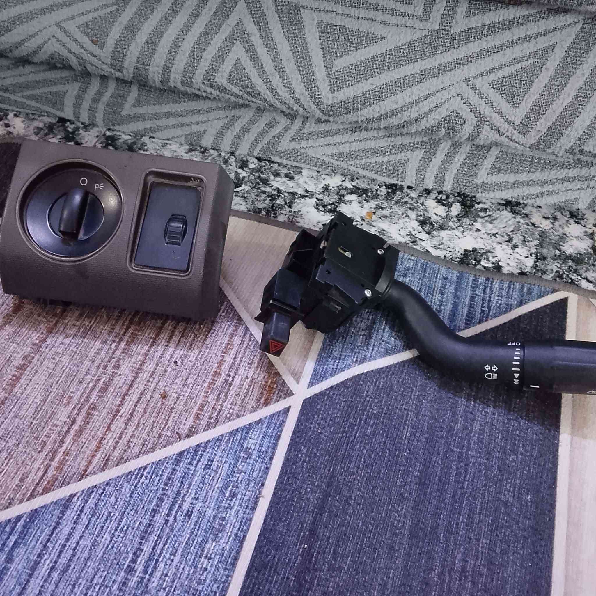 سلام عليكم يده مال لايت ثنين لبيع نضيفات الله شاهد بعدهن جديدات رايدهن 25وبيهن مجال  قليل مكاني بغداد *********** اتصل وخادم اني
