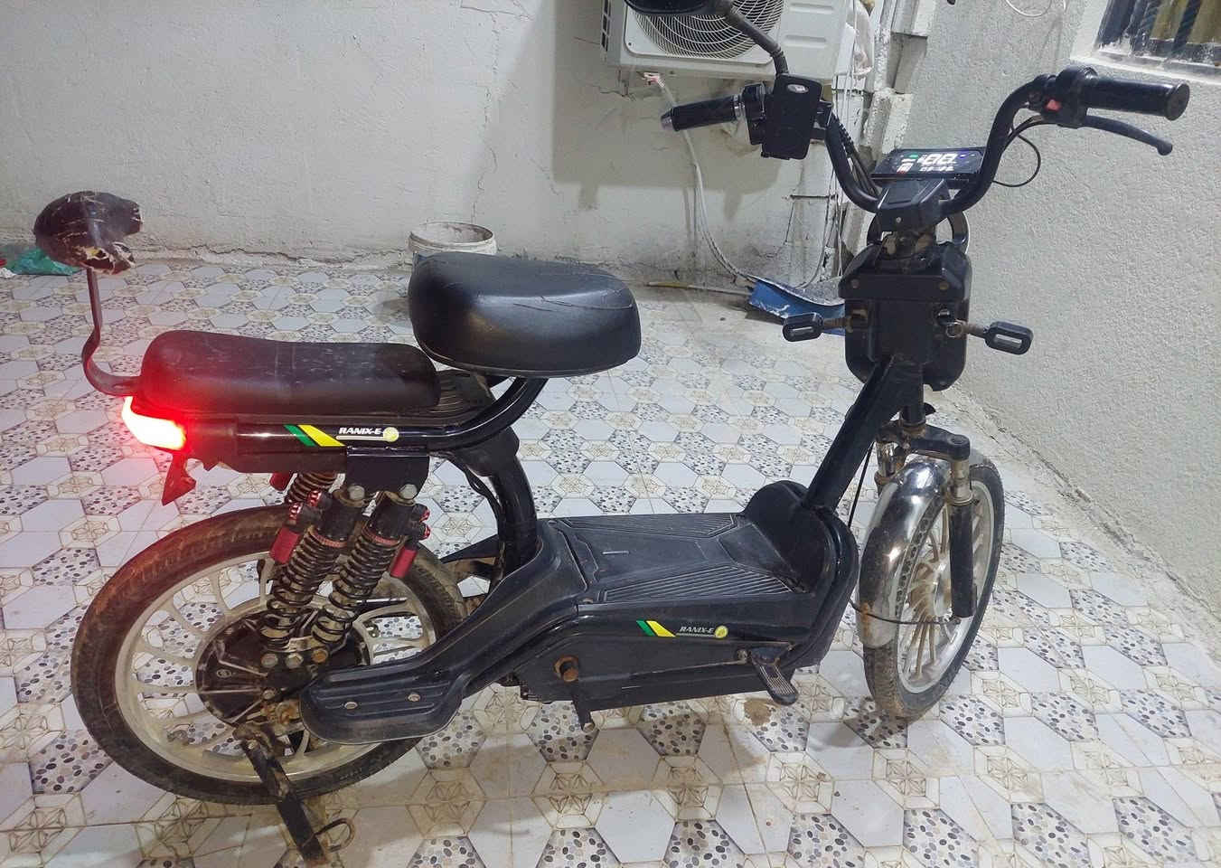 دراجه شحن للبيع ب200وبيه مجال
دراجه صارله شهر من عطل حساس ملف مادري لان مامخذه للمصلح شوفة عينك تجي تاخذه تفحص   بطاريات بدلتهن قبل شهرين وكذلك العقل جديد بس المشكله هيه بلملف لان دراجه تقطع .


**إذا كنت صاحب هذا الإعلان وتريد حذفه لأي سبب، رجاءا أرسل رسالة إلى الدعم الفني**