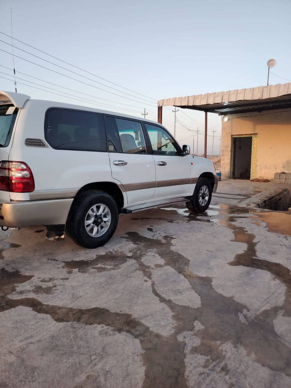 الاندكروز مديل 2000 مصبوغه عام جماليه سعر 105 وبيها مجال ***********
