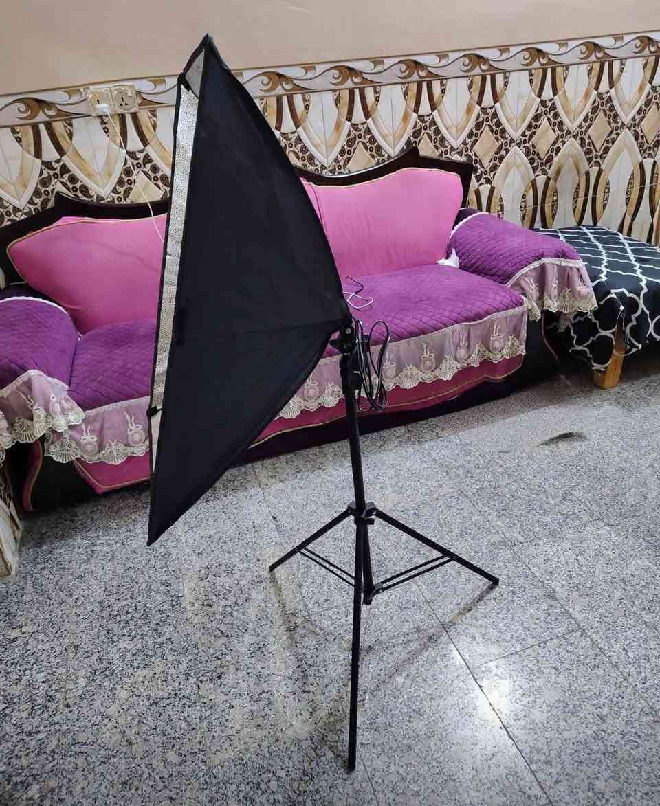 طقم إضاءة سوفت بوكس ​​قطعه  50×70 سم 
/، ٣٨٠ واط، 
مصباح LED 3000-6500 كلفن خاص للتصوير سينمائي 
ارتفاع الاستاند من ٦٨ سم الى ٢ متر،
مستعمل قليل 
السعر ٣٥ الف💐
مدينه الصدر  ***********

