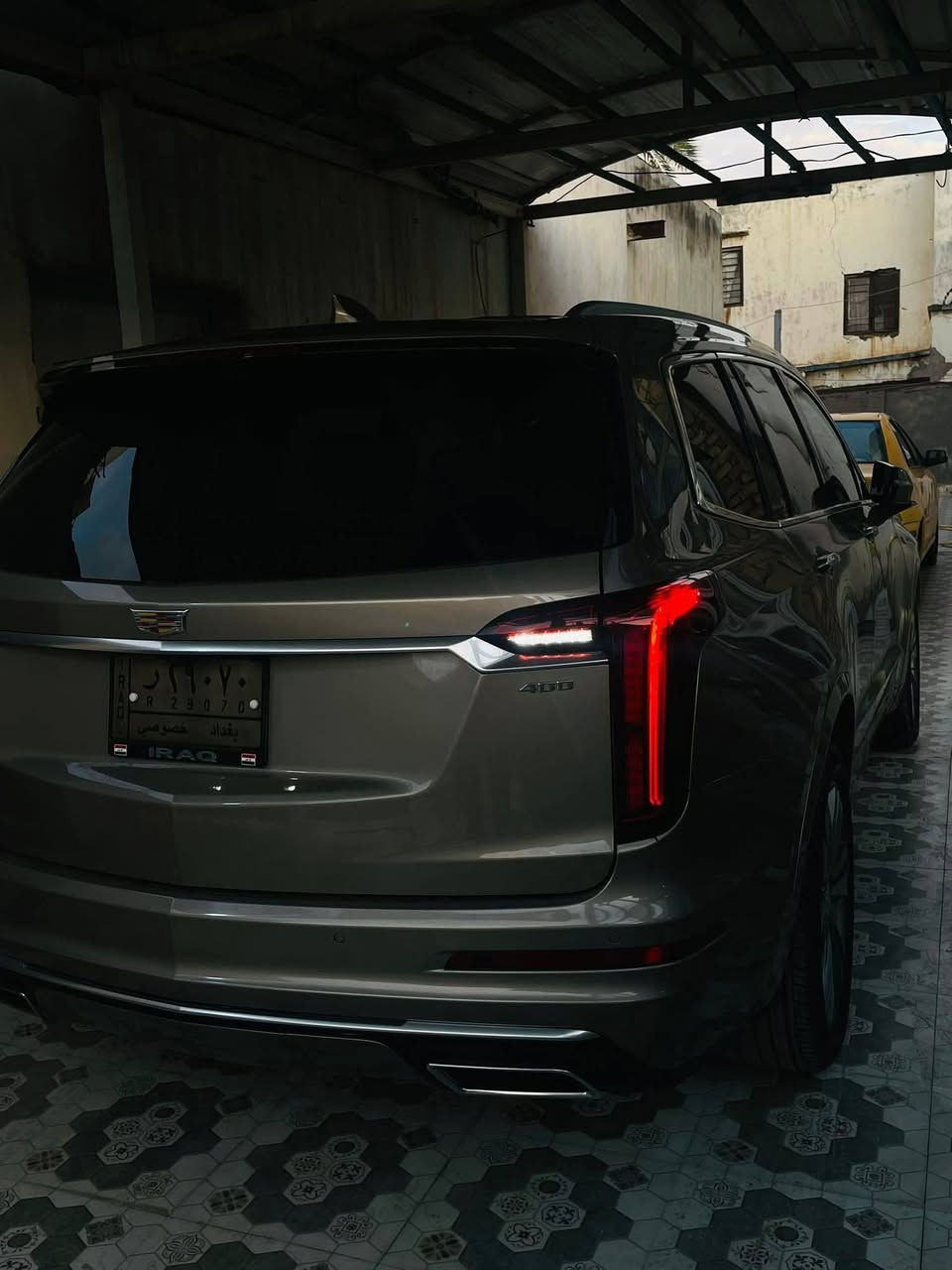 كاديلاك xt6 2022
رقم بغداد تحويل مباشر 
مكينه V6 3600 تشتغل نضامين  V6 /V4
كير طيارة 9 نمر 
شفتات ستيرن 
سايد بريك كهربائي 
مري شفط تحكم كهربائي بالكامل مع خاصيه الرجوع الى الخلف عند الرجوع الى R
ويل 20 تخم تاير جديد + باتري جديد 
لايت زنون بلادي 
الاناره محيطية Led بلادي لون ابيض 
انارة الداخل بالكامل Led
رادار امامي خلفي وجانبي 
سياقه ذاتيه + تنبيه خروج عن المسار + مثبت سرعه اوتو 
مري وسطيه كامره مع التعتيم التلقائي 
نضام نقط عمياء 
نضام اوتو ستوب 
نضام حساسات P
نضام التوقف التلقائي خلفي وامامي 
نضام ركن السيارة دون التدخل 
3 وضعيات قياده 
ماشيه 28000mi 
7 راكب كهربائي بالكامل حتى ال٧ راكب 
داخل ابيض ورصاصي + مطعم بكاربون فايبر 
٣ قطع تبريد بيانو 
داتو شو الكبيرة 
حساسات اماميه 6 + حساسات خلفيه 6
شاشات وسطية كبيرة أندرويد اتو + كار بلي بلادي
كامرات 360 مع خاصيه التسجيل  
GPS         +   تسجيل الكامرات مال الحوادث كلها بلادي 
شاشه اعطال كبيره + عدادات دجتل 
تبريد وتدفئه المقاعد الاماميه + تدفئه المقاعد الخلفيه
5 بصمات + بصمه تشغيل + تشغيل عن بعد 
جنطه شفط  
كشنات ميموري +ستيرن كهربائي + تدفئه ستيرن 
سماعات نوع Boss نضام صوتي فاخر مع اوامر صوتيه متكامله شغاله 
وبيها هواي مواصفات ماذكرتهن 
حادثها فقط طخه بالبنيد اثر طعجه خفيفه وانصبغ البنيد 
والجاملغ جهه السايق تعديل ع كد شبر بارد اثر الشحن موضحهن بالصور وكاتب كل التفاصيل ومأشرهن 
وبيها رصعه خفيفه بالجاملغ جهه الراكب فقط هذني وين متريد افحص مكفوله من شواصي ولغود والسياره احلى من الصور  للاستفسار اكثر الاتصال ع الرقم ***********
السعر ع الاتصال او الخاص ( سعرها بسعر السورنتو )

