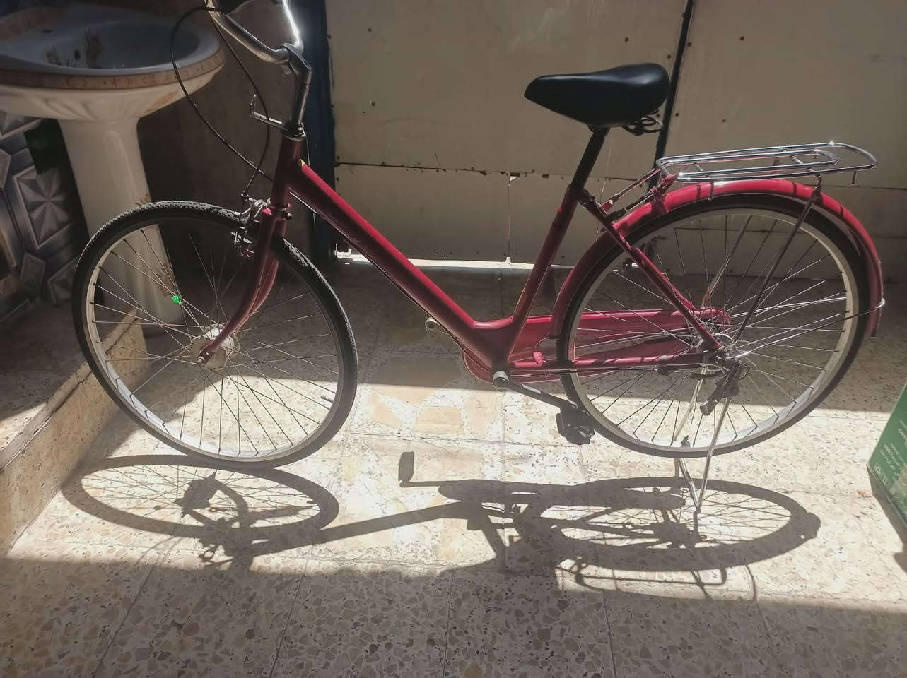 بايسكلات لبيع اسود حجم 26 ب 90بي مجال الطيبين احمر 26 ب75 والصغير ب55بي مجال الرقم /*********** العنوان / البصرة دور الشرطه شارع القائد مقابل التانكي مال موس الكاضم
