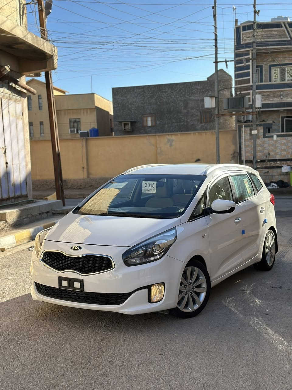 السلام عليكم 
كارنز (2015) خليجي مكفوله عدى كارت بسيط بالجاملغ الامامي والباقي كفاله عامه من كلشي كير ومحرك ماشيه (150) كيلو متر السياره بعدها على وضع الشركه رقم بغداد مشروع وطني تحويل مباشر 
السعرر//150 ورقه  وبيها مجال بسيط 
للاتصال//***********. //.  او ///. ***********
