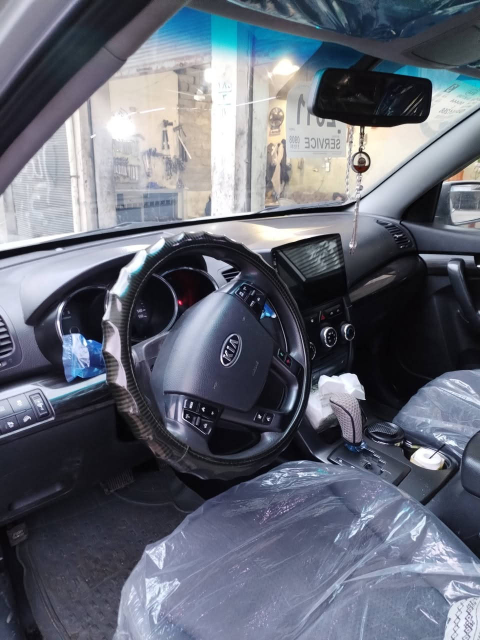 السلام عليكم كيا سورنتو للبيع مديل 2011 لون سلفر صبغ باب الوره السايق فقط بدون دواخل تبريد قطعتين دبل شاشه داخل اسود تيرات جديده باتري جديد صدر امامي وخلفي كله جديد السياره جاهزه اي نقص مابيها كابون بانزين رقم نينوى مصطر مكينه 4 سلندر السعر 144 وبيها مجال مكان السياره موصل أيسر موبايل *********** كورك *********** اسيا
