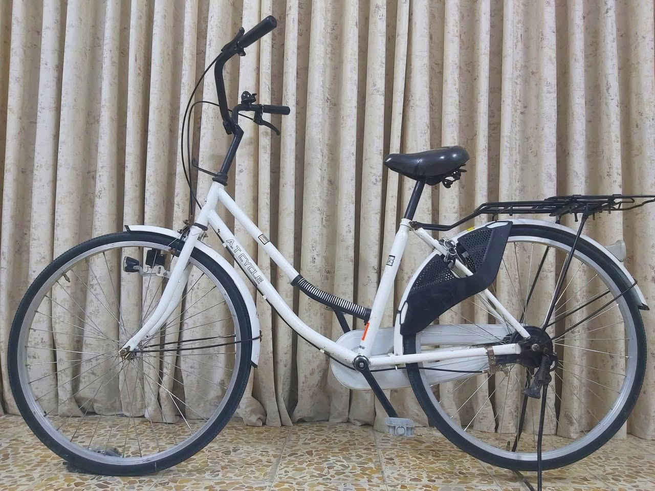 بايسكل بناتي حجم 26 موديل 2024 جاهز من كلشي بدون اي نقص نظافة 95/% 

السعر 100الف وبي مجال 

((العنوان/بغداد/البلديات)) رقم الهاتف ***********
