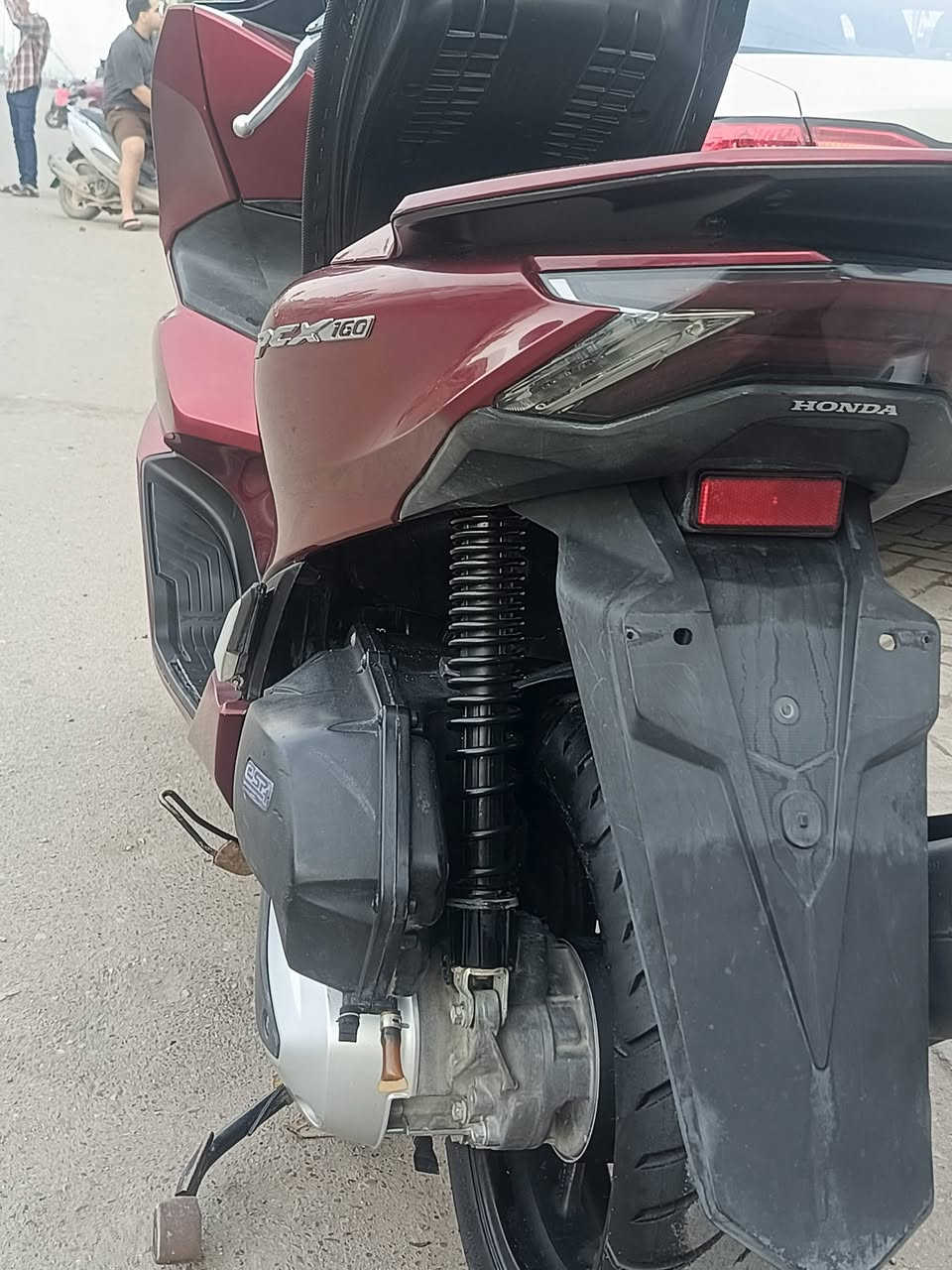 السلام عليكم دراجه pcx جيل الرابع ياباني اصلي الدراجه فول موصفات حساس ازدحام واستان حساب نظام abs ونظام jbs تحديد مواقع بلادي تراكشن كونترول  الدراجه كفالة عامه مكينه وكفرات صارلهه شهرين من نازله من الرمبه وصور مزادهه مال اليابان موجوده ابيعلك عل صور المزاد وممشى المزاد الدراجه ماشي اقل من 7 الالف يعني زيرو جديده بمعنى الكلمه الاستفسار ***********  مكاني مدينه الصدر رقم الواتساب ***********
