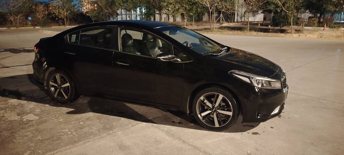 سلام عليكم سيراتو لللبيع ٢٠١٧للبيع خليجيه مواصفات ايرانيه فول ١/١
فتحة
بصمه
محرك٢٠٠٠دوش
كرسي كهرباء 
مقعد السائق ذاكره
رادار
جلد بلادي
تدفئة تبريد الكشنات الاماميه
تدفئة المقعد الخلفي
تدفئة الشاشه مناخ منفصل
قطعتين تبريد
تحكمات مقود
شاشه ديجيتال
كامره
مرائاة اوتو ترحيب
ويل ١٧كروم
حساس امامي خلفي
لد امامي خلفي
لايت زنون
١٠ايرباك
يدات نيكل
مانع انزلاق
نضامadc
شفتات مقود
كروس سرعة
صندوق ذكي
ارضيه جلد
باقي السيارات معروفة
مرفق مع الصور السونار 
السعر 130 وبيها مجال 
***********
