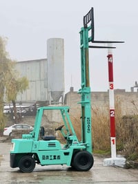 للبيع رافعة شوكية  كوماتسو 3 طن جوب عالي حركتين  كير محرك رفع بشرط كهر...