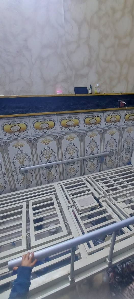 السلام عليكم عدي جربايه ام نفر جديده انضف من الصور جربايه كلش نضيفه و جديده السعر 125وبيهه مجال مكاني بغداد الشعب الجمعيات التواصل علا هاذ الرقم ***********
