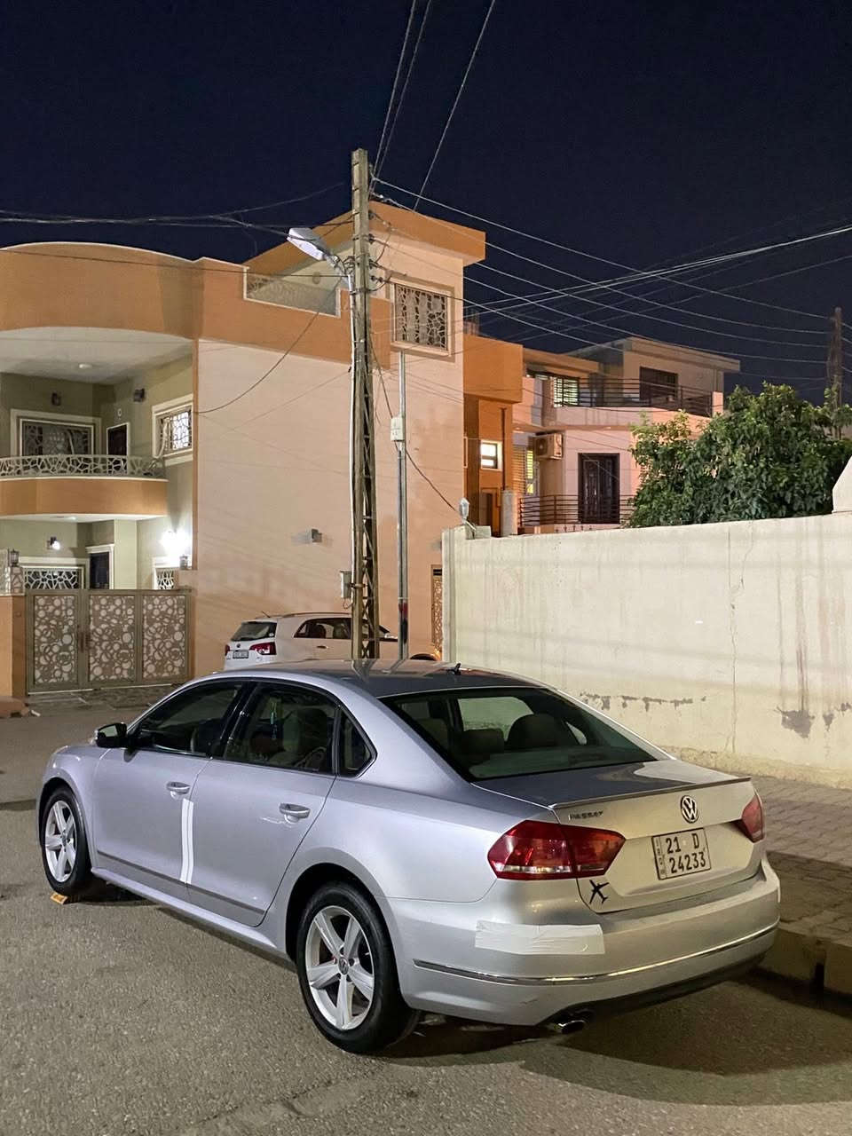 فولكسفاغن باسات 2015 

وارد خليجي 

الممشى 155km

المواصفات ملكي 1/1

7 مواصفات 

سنويه جديدة 

بطاقة بانزين 

الضرر صبغ جامرلغ خلفي وتبديل باب خلفي 

مكان سيارة كركوك حي الواسطي

السعر 15.900$ وبيها مجال 

للتواصل واتساب ***********
