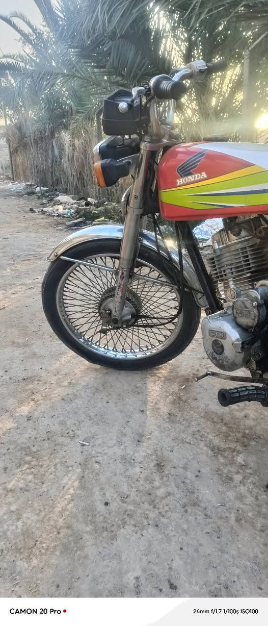 سلام عليكم
دراجه سيفان خمسة كير 
الدراجه اوراقه ضايعه 
يعني كلك الدراجه 
مكفوله من السرقه 

السعر 280 او ببه مجال قليل 
 

عنواني كوفه رقمي *********** وتساب
