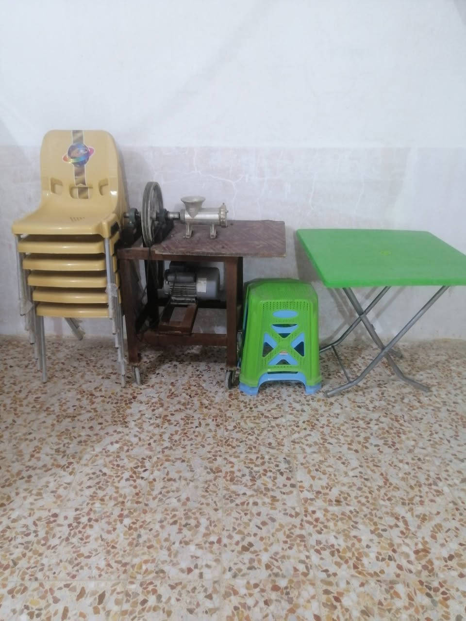 غراض مطعم فلافل للبيع
***********

