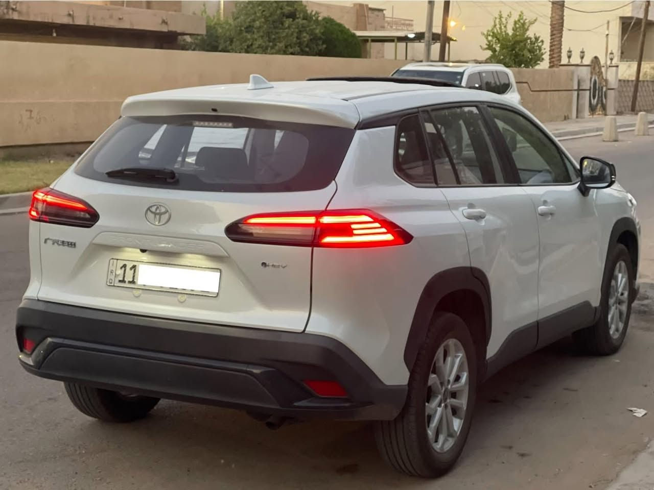 فروتلاندر الشكل جديد بوضع الزيرو
 رقم بغداد بأسمي تحويل مباشر ثاني يوم
بدون ضربه او صبغ او بارد 
السياره تعتبر زيرو جديده جدا
لايت خمس عدسات زينون بكلايت LID  
مري شفط رادار امامي
تبريد شاشة قطعتين 
فتحه سقف
بصمه تشغيل وابواب 
نظام ترحيب ذاتي عن قرب 
المكان الكرخ للاتصال ***********

