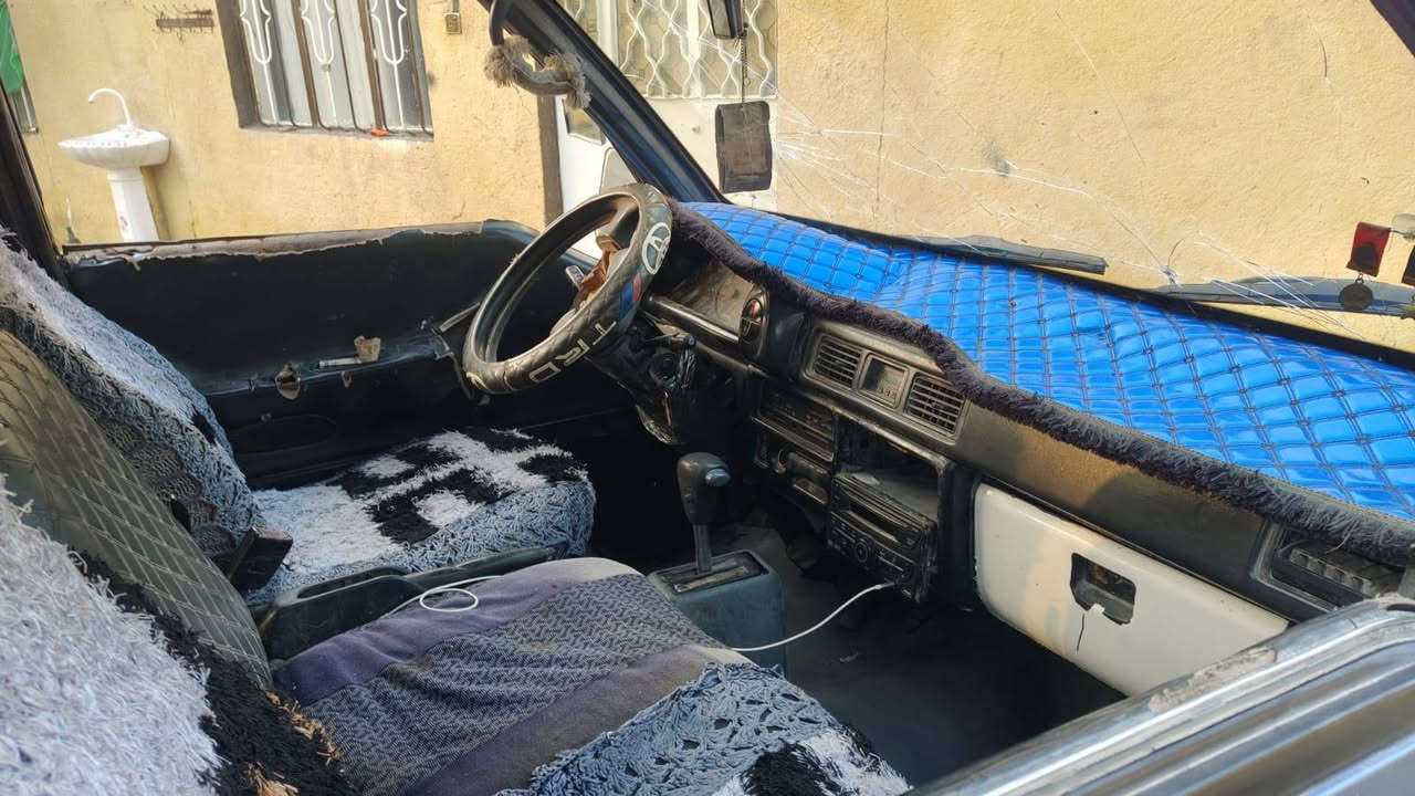 عليكم للبيع هونداي موديل 93 سنويه نافذه راعيها ابو سنويه موجود يسوي وكاله 
محرك وكير ونجي اوتوماتيك 
زوج تاير جديد كهربائيات كلها شغاله لايت سكن بك لايت اشاره كلها شغاله السعر 30 وبيها مجال الشراي يتصل مكاني حله ابي غرق ***********
